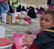 Türk askerinden Rasulayn'da muhtaç ailelere insani yardım dağıtımı