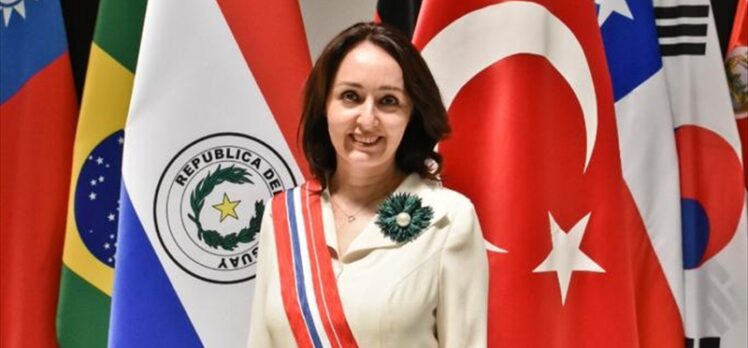 Türkiye'nin Asuncion Büyükelçisi Armağan İnci Ersoy'a üstün hizmet nişanı