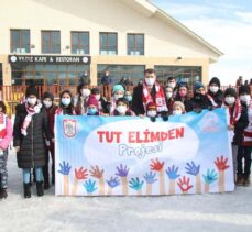 “Tut Elimden Projesi”nin özel öğrencileri Yıldız Dağı Kayak Merkezi'nde eğlendi