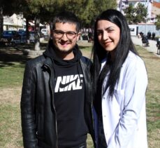 Uşak'ta parkta bayılan hastaya müdahale için giden hemşire sürpriz evlilik teklifiyle karşılaştı