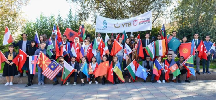 YTB'nin Türkiye Bursları'na uluslararası öğrenciler yoğun ilgi gösterdi