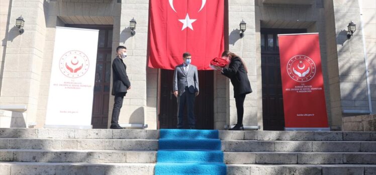18 Mart'ta Çanakkale'de göndere çekilecek ay yıldızlı bayrak Burdur'a ulaştı
