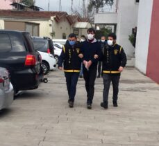 Adana'da 18 yıl 11 ay ve 7 yıl 3 ay hapis cezalarıyla aranan iki hükümlü yakalandı