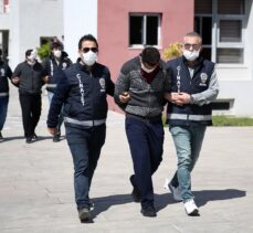 Adana'da bir kişinin bıçaklanarak öldürülmesiyle ilgili yakalanan iki kardeş tutuklandı