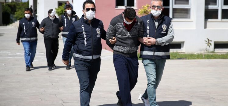 Adana'da bir kişinin bıçaklanarak öldürülmesiyle ilgili yakalanan iki kardeş tutuklandı