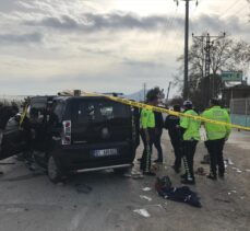 Adana'da hafif ticari araçla tır çarpıştı: 5 yaralı