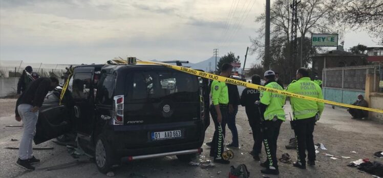 Adana'da hafif ticari araçla tır çarpıştı: 5 yaralı