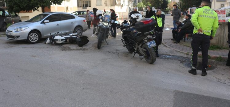 Adana'da motosikletiyle trafik ekiplerinden kaçmaya çalışan ehliyetsiz sürücü kaza yapınca yakalandı