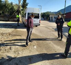 Adana'da servis minibüsünün çarptığı çocuk yaşamını yitirdi