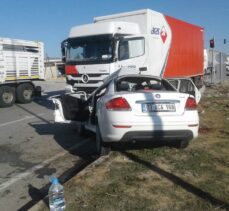 Afyonkarahisar'da kamyon ile otomobil çarpıştı: 1 ölü, 1 yaralı