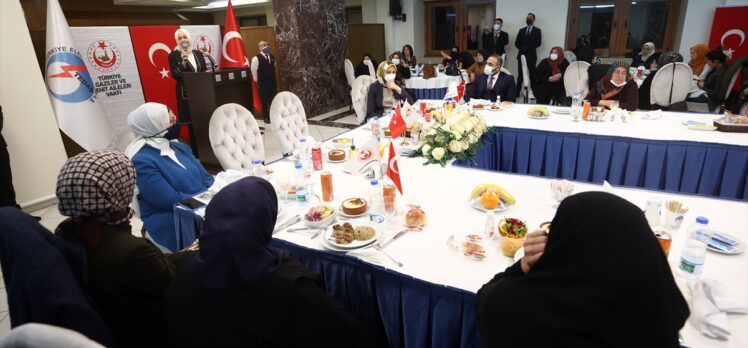 AK Parti Genel Başkan Yardımcısı Kaya, şehit annesi ve eşleriyle yemekte buluştu: