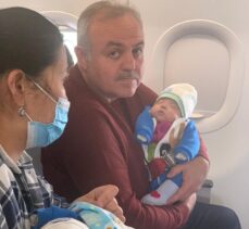 AK Parti Karaman Milletvekili Şeker'den, uçakta rahatsızlanan bebeğe hayati dokunuş