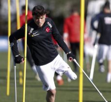 Ampute Milli Futbol Takımı'nın oyuncusu Kemal Güleş, hayallerinin peşinde koşuyor