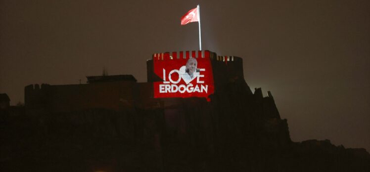 Ankara Kalesi'ne “Love Erdoğan” ışıklandırılması