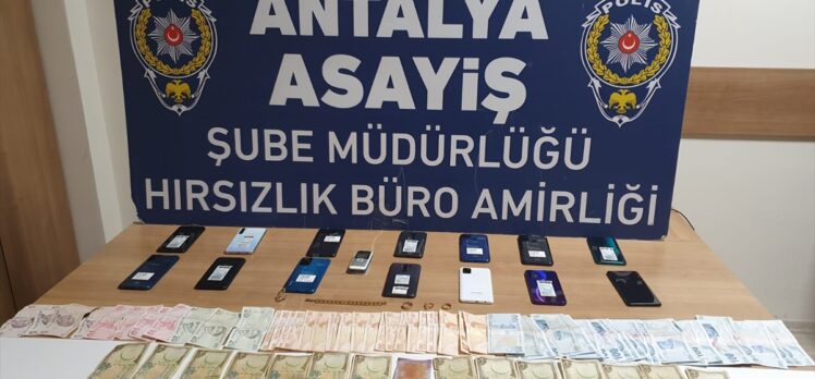 Antalya'da evden çelik kasa hırsızlığı yaptığı iddia edilen zanlı yakalandı