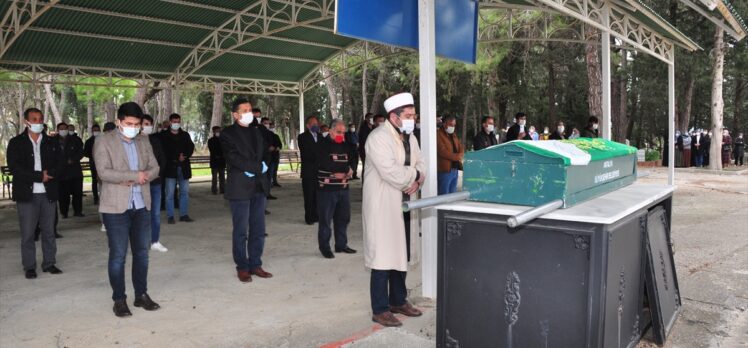GÜNCELLEME – Antalya'da, psikolojik tedavi gördüğü ileri sürülen oğlu tarafından öldürülen annenin cenazesi toprağa verildi