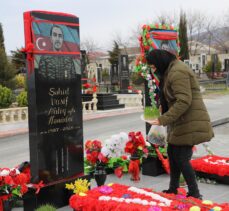 Azerbaycanlılar, Nevruz Bayramı'nda şehitliklere akın etti