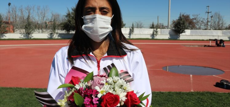 Balkan Yürüyüş Şampiyonası'na damga vuran milli atletler Diyarbakır'da çiçeklerle karşılandı