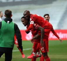 Ziraat Türkiye Kupası'nda normal süresi 2-2 biten ve uzatmalara giden maçta Medipol Başakşehir'i 3-2 yenen Beşiktaş, finale yükseldi.