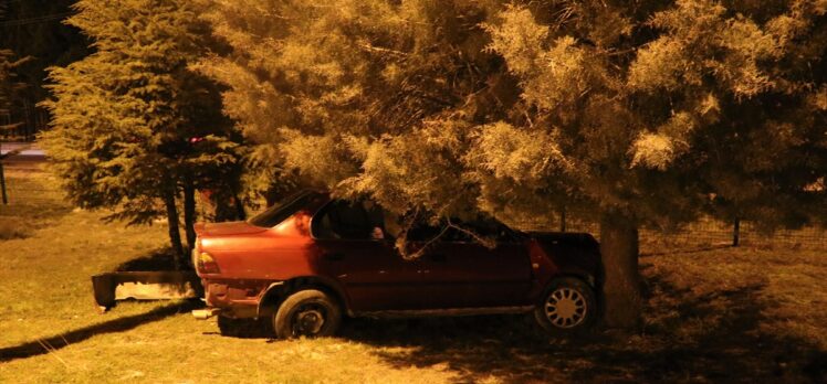 Burdur'da otomobille çarpışan tırın sürücüsü kaza yaptığını fark etmeyince ilginç anlar yaşandı