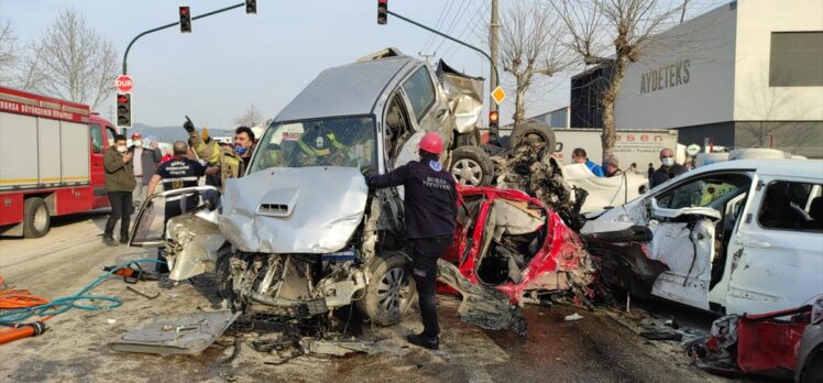 GÜNCELLEME 3 – Bursa-Ankara kara yolunda zincirleme trafik kazası: 3 ölü, 21 yaralı