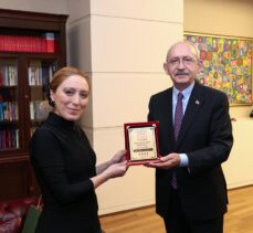 CHP Genel Başkanı Kılıçdaroğlu, milli buz patenci Naz Arıcı'yı kabul etti