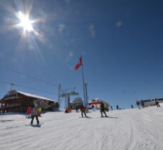 Cıbıltepe Kayak Merkezi'nde 2 bin 634 rakımda yapılan Zirve Kafe hizmete girdi