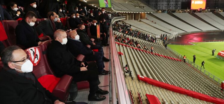 Cumhurbaşkanı Erdoğan, A Milli Futbol Takımı'nı Letonya maçında yalnız bırakmadı