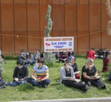 Diyarbakırlı öğrenciler Kütüphaneler Haftası etkinliğinde açık havada kitap okudu