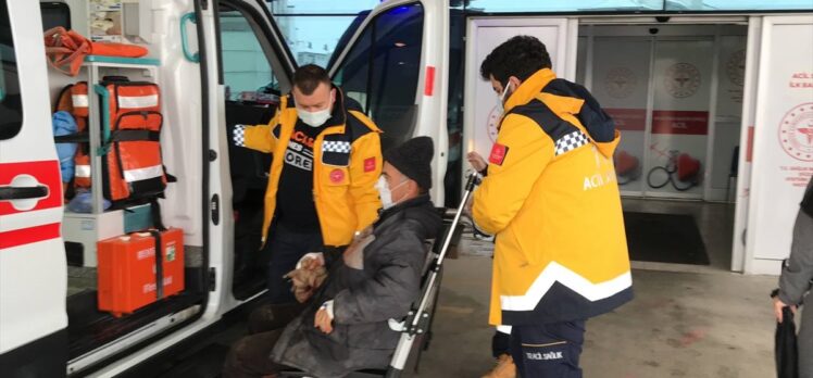 Düzce'de köpeğin saldırısı sonucu yüzünden ağır yaralanan kişi hastaneye kaldırıldı