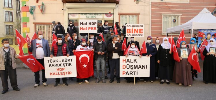 Evlat nöbetinin, HDP'nin kapatılması istemiyle açılan davanın iddianamesinde yer alması aileleri mutlu etti