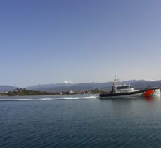 Fethiye'de arızalanarak denizde sürüklenen teknedeki 2 kişi kurtarıldı