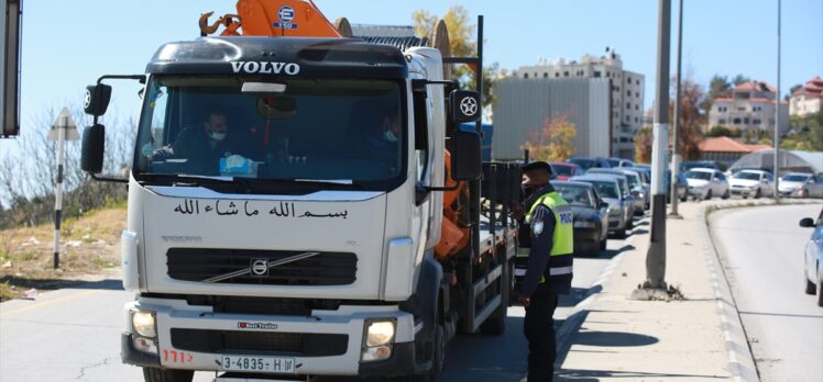 Filistin'de Ramallah'ın Kovid-19 nedeniyle bir hafta süreyle giriş-çıkışlara kapatılması kararlaştırıldı