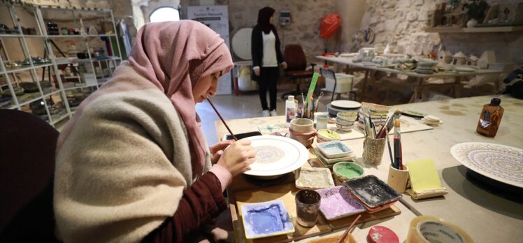 Filistinli kadınlar, ürettikleri özgün seramik eserlerle geçimlerini sağlıyor