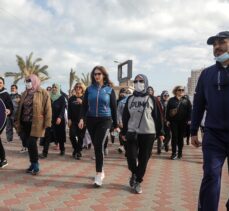 Gazze'de kadınlar Dünya Kadınlar Günü'nde “Kendinden Emin Adımlar” sloganıyla yürüdü