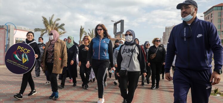 Gazze'de kadınlar Dünya Kadınlar Günü'nde “Kendinden Emin Adımlar” sloganıyla yürüdü