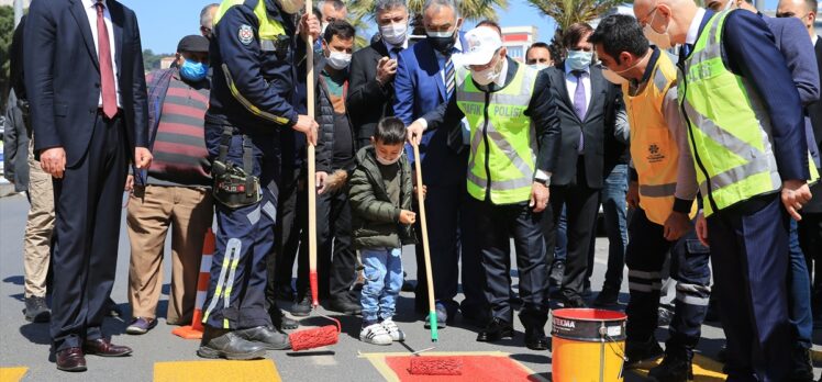 İçişleri Bakan Yardımcısı Tayyip Sabri Erdil, Aydın'da yaya geçidine kırmızı şerit çizdi