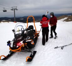 Ilgaz Dağı'nda mahsur kalan ve sakatlananlara jandarma kar motorlarıyla ulaşıyor