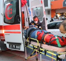 Isparta'da halatı koparak beton zemine düşen yük asansörünün içindeki iki kişi yaralandı