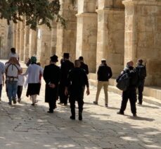 İsrail polisinin eşlik ettiği yaklaşık 200 fanatik Yahudi Mescid-i Aksa'ya baskın düzenledi