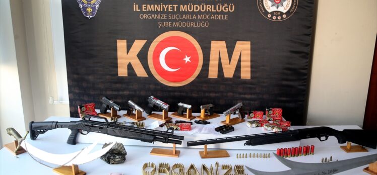 İstanbul'daki suç örgütü operasyonunda gözaltına alınan 14 şüpheli adliyeye sevk edildi