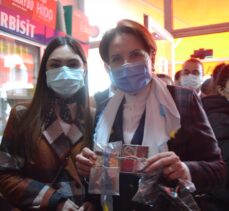 İYİ Parti Genel Başkanı Meral Akşener, Çanakkale'de esnaf ziyaretinde bulundu