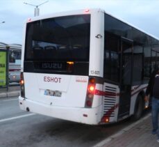İzmir'de HES kodu göstermeden otobüse binmeye çalışan kişiye müdahale eden yolcu bıçakla yaralandı