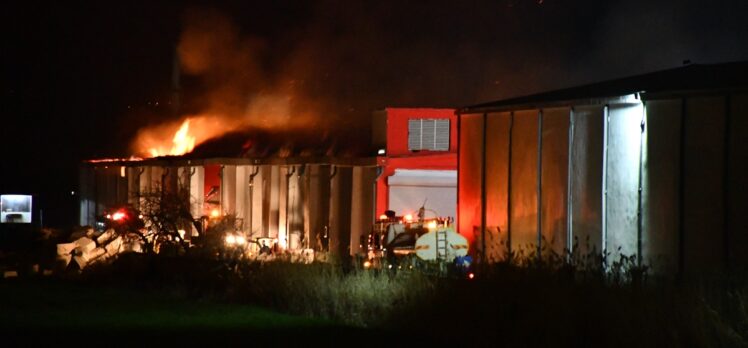 Kahramanmaraş'ta tekstil fabrikasının deposunda yangın çıktı