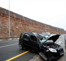 Kayseri'de devrilen otomobildeki 4 kişi yaralandı