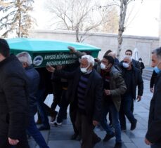 Kayseri'de eski eşi tarafından silahla öldürülen kadının cenazesi toprağa verildi