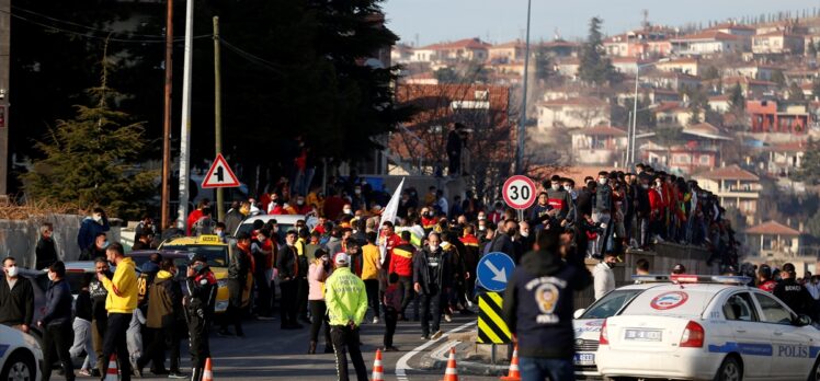 Kayserispor taraftarından Galatasaray maçı öncesi takımlarına araç konvoylu destek