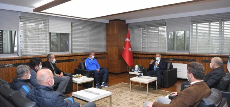 Kayserispor Teknik Direktörü Hamzaoğlu'ndan Büyükşehir Belediye Başkanı Büyükkılıç'a ziyaret