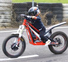 Kenan Sofuoğlu, 2 yaşında motosiklet kullanan oğlu Zayn'ın Formula 1 yarışçısı olmasını istiyor: