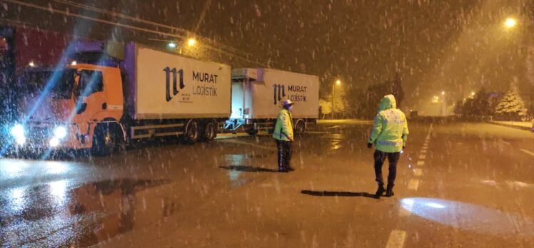Konya-Antalya kara yolu çekici ve tır geçişlerine kapatıldı
